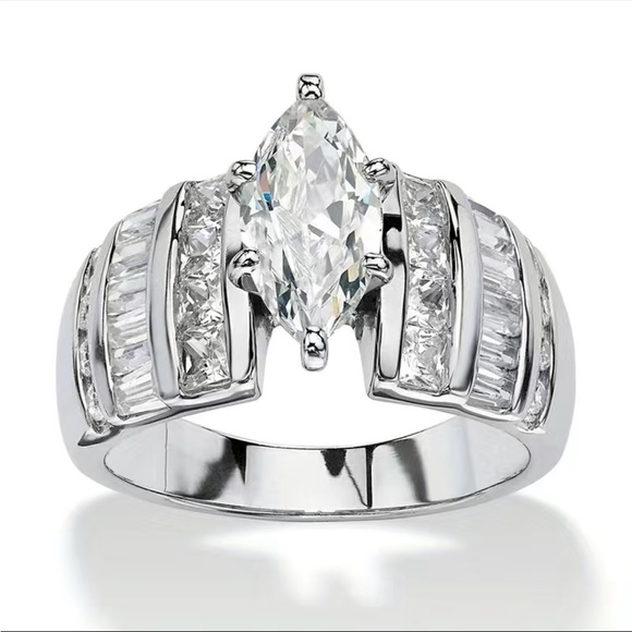 Jewelry - New Women’s 925 Silver Beautiful Diamond Ring